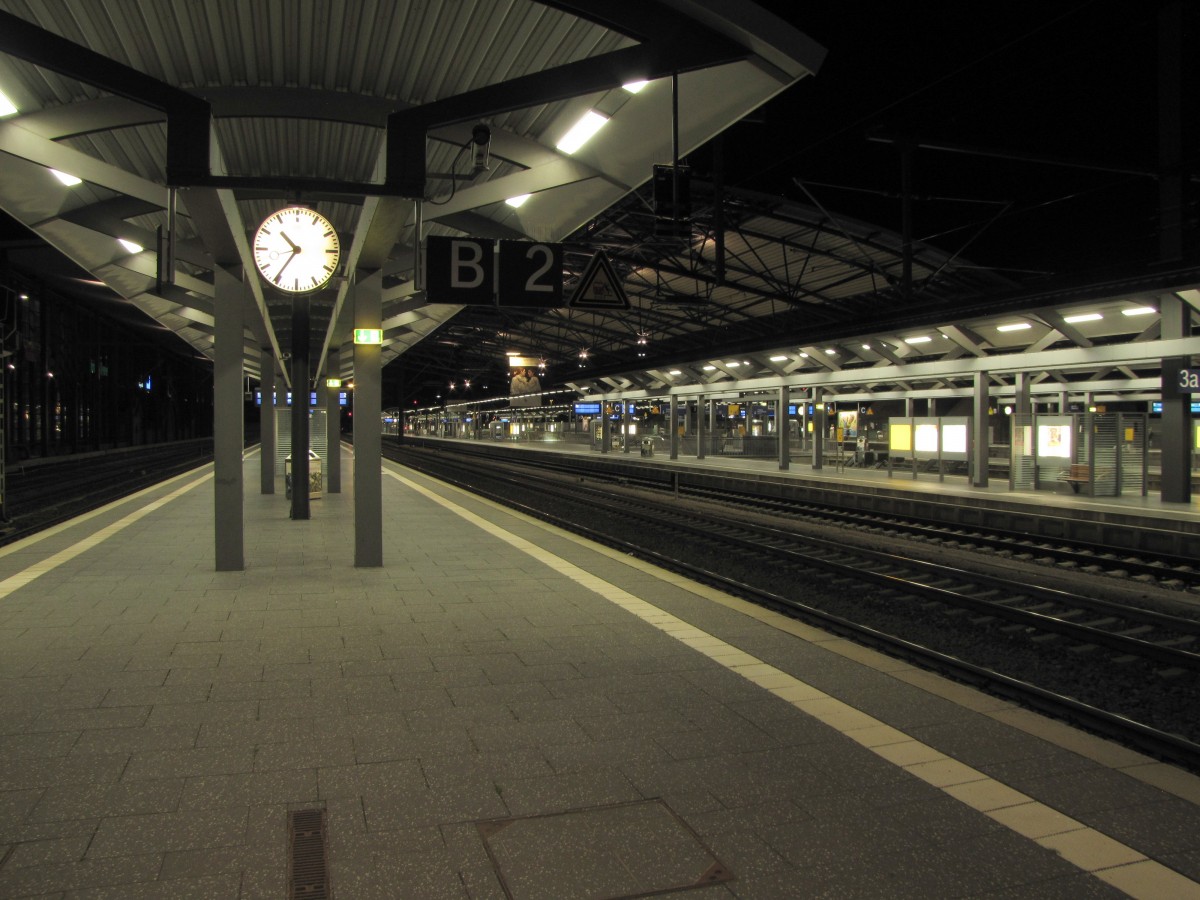 Die Bahnsteige 2 und 3a am 24.07.2015 in Erfurt Hbf.