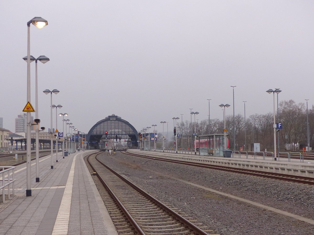 Die Bahnsteige 4 und 5 am 24.03.2019 in Gera Hbf.