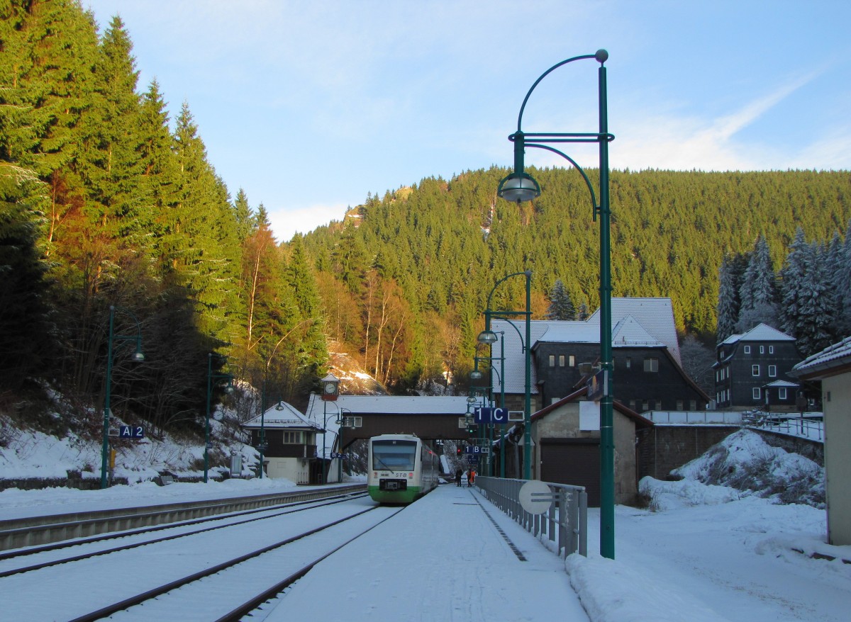Die Bahnsteige am 16.12.2013 in Oberhof (Thür).