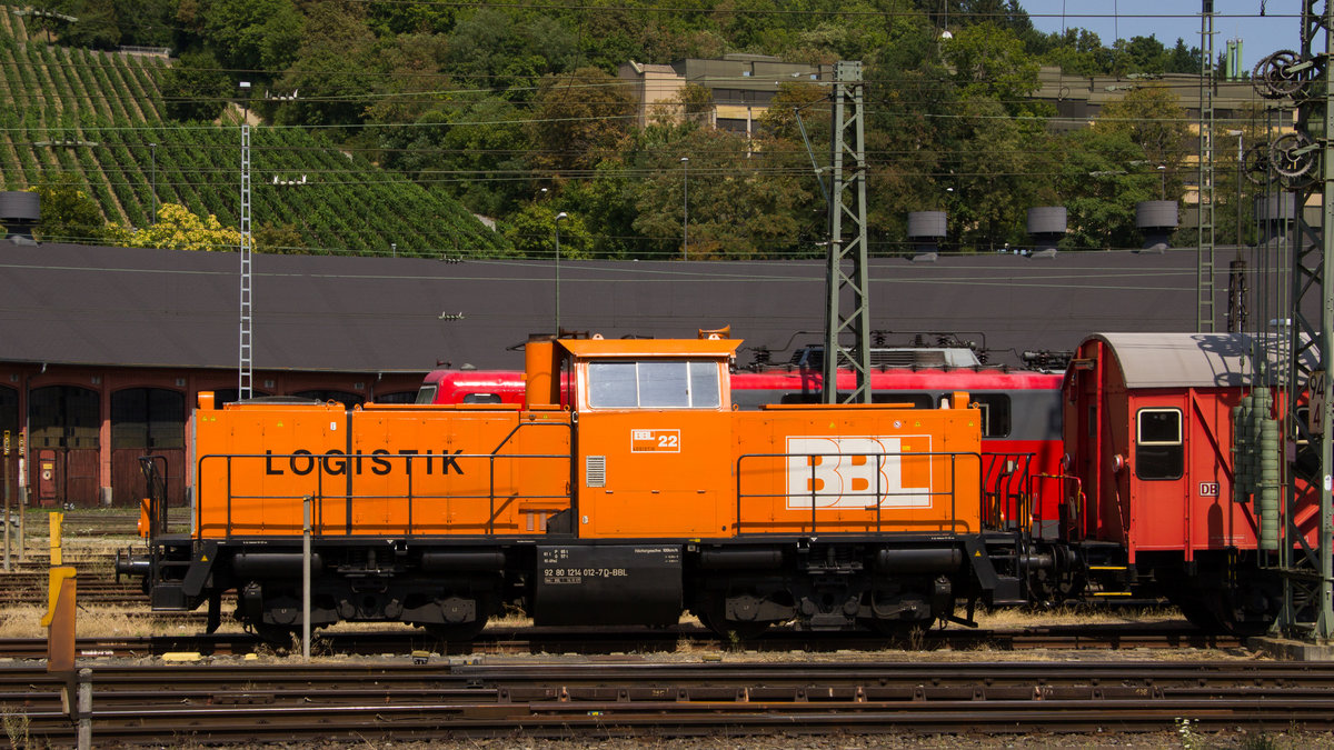 Die BBL 214 012-7 stand am 31. Juli 2018 abgestellt im Bahnhof Würzburg. 