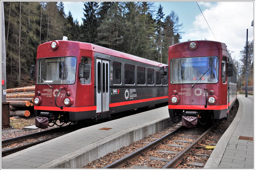 Die beiden Be 4/8 21 und 24 der Rittnerbahn ex. Trogenerbahn/CH kreuzen sich immer in Lichtenstern. Beide Lokführer wechseln hier jeweils auf den Gegenzug. Gemässs Aussagen des Lokführers ist das die Zugsicherung und es wird vermieden, dass einer weiterfährt bevor der Gegenzug angekommen ist. (16.04.2016)