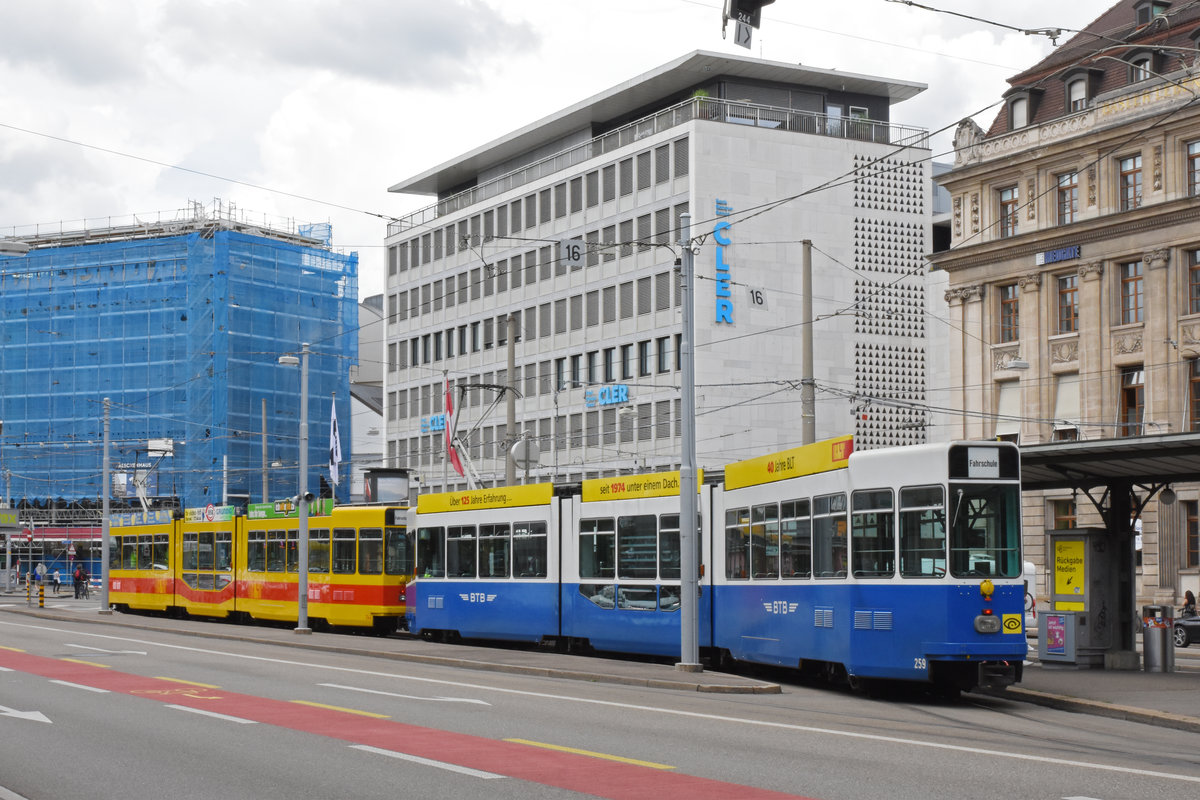 Die beiden Be 4/8 244 und 259 im BTB Look warten mit der Fahrschule in der Schlaufe am Aeschenplatz. Die Aufnahme stammt vom 15.06.2020.