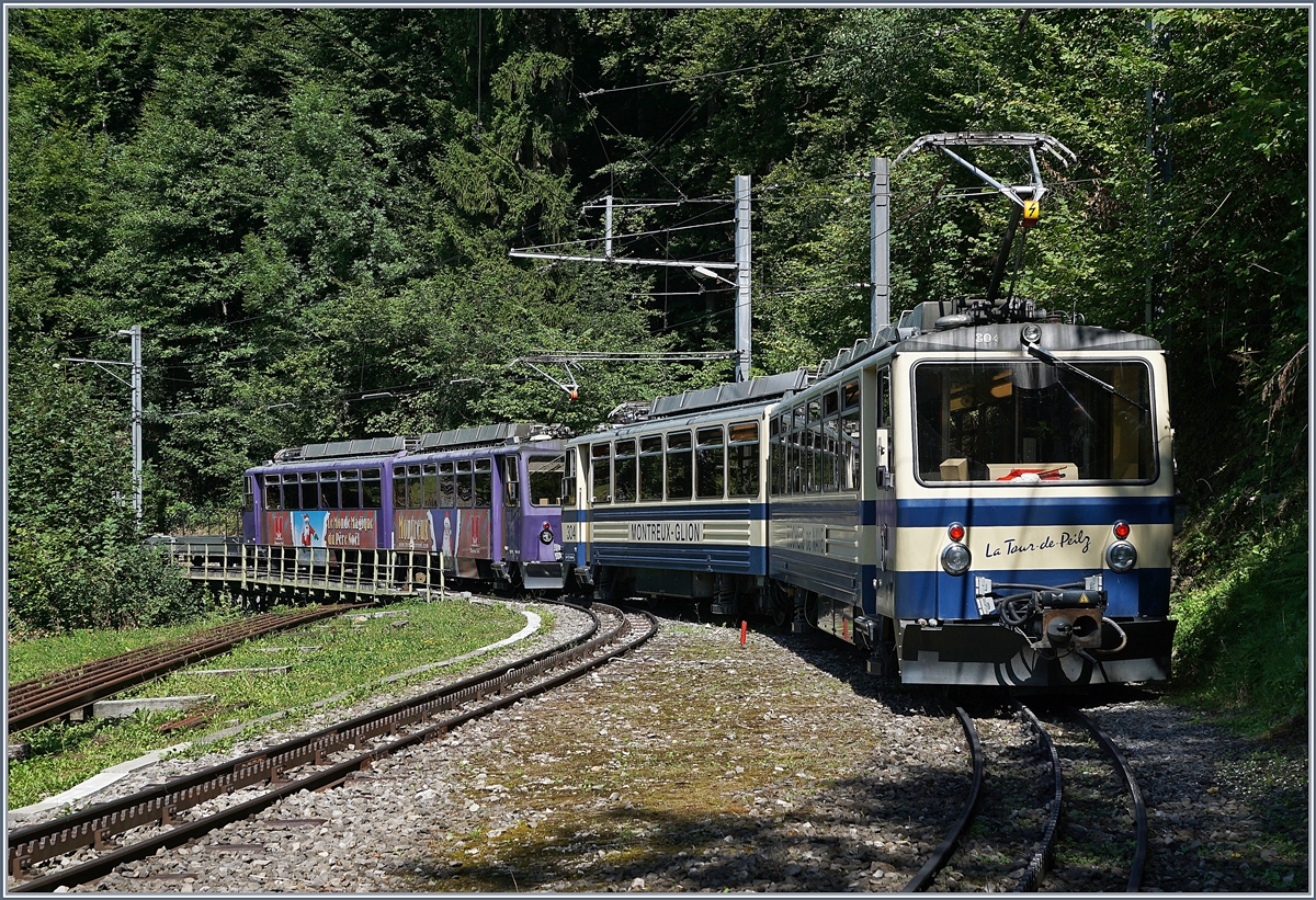 Die beiden Beh 4/8 302 und 304  La Tour de Peilz  auf der Bergfahrt in Le Tremblex.
14. August 2017