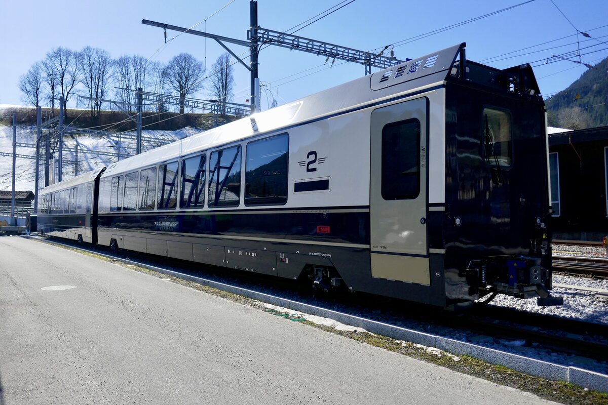 Die beiden GPX Interfacewagen Bsi 292 und 293 am 19.2.23 beim Bahnhof Zweisimmen abgestellt.