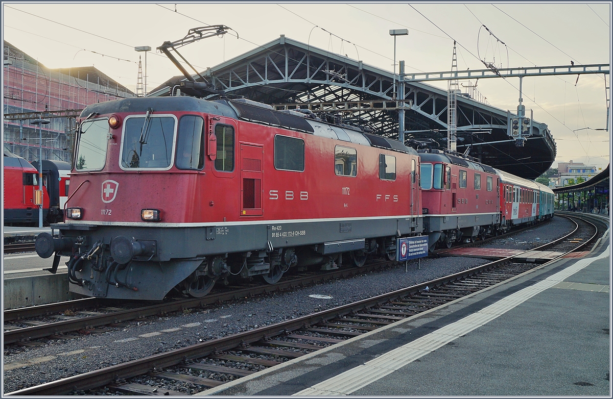Die beiden SBB Re 4/4 II 11172 und 11158 warten mit dem EN 200 Thello von Venezia SL nach Paris Gare de Lyon in Lausanne auf die Weiterfahrt.
1. Juni 2018