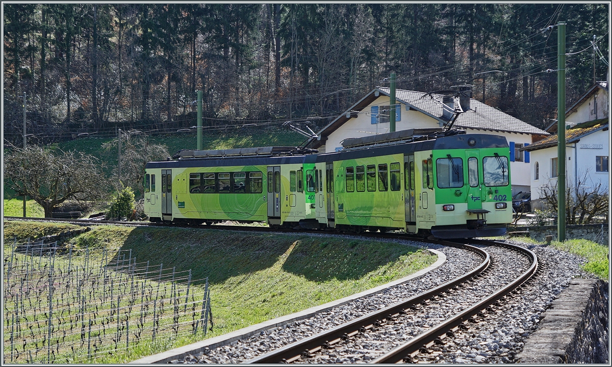 Die beiden TPC ADS BDe 4/4 401 und 402 sind in den Weinbergen oberhalb von Aigle auf dem Weg nach Les Dialerets. 

30. März 2021