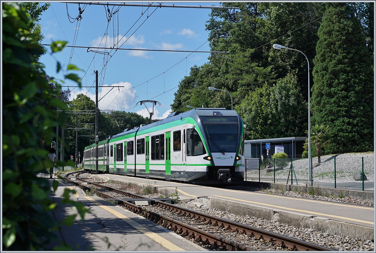 Die beiden Tre3izzüge RBe 4/4 46 und Be 4/8 34 beim Halt in Jouxtens-Mézery. Erstaunlich und erfreulich, dass ein  VEVEY - und ein  Stadler -Triebzug so ohne weiters in Vielfachsteuerung verkehren können. 

22. Juni 2020