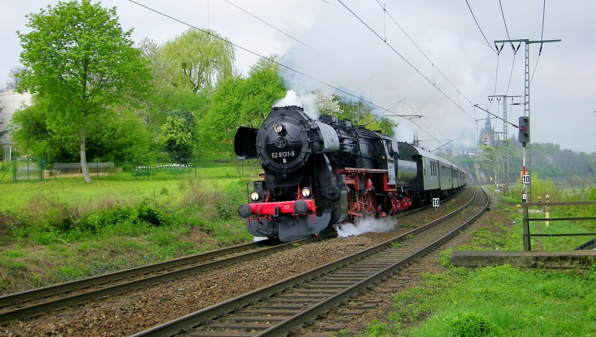 die Berliner 52 8131-6 am 12.4.14 mit einem Sonderzug auf dem Weg zum Dresdner Dampfloktreffen bei der Durchfahrt in Dresden-Cotta