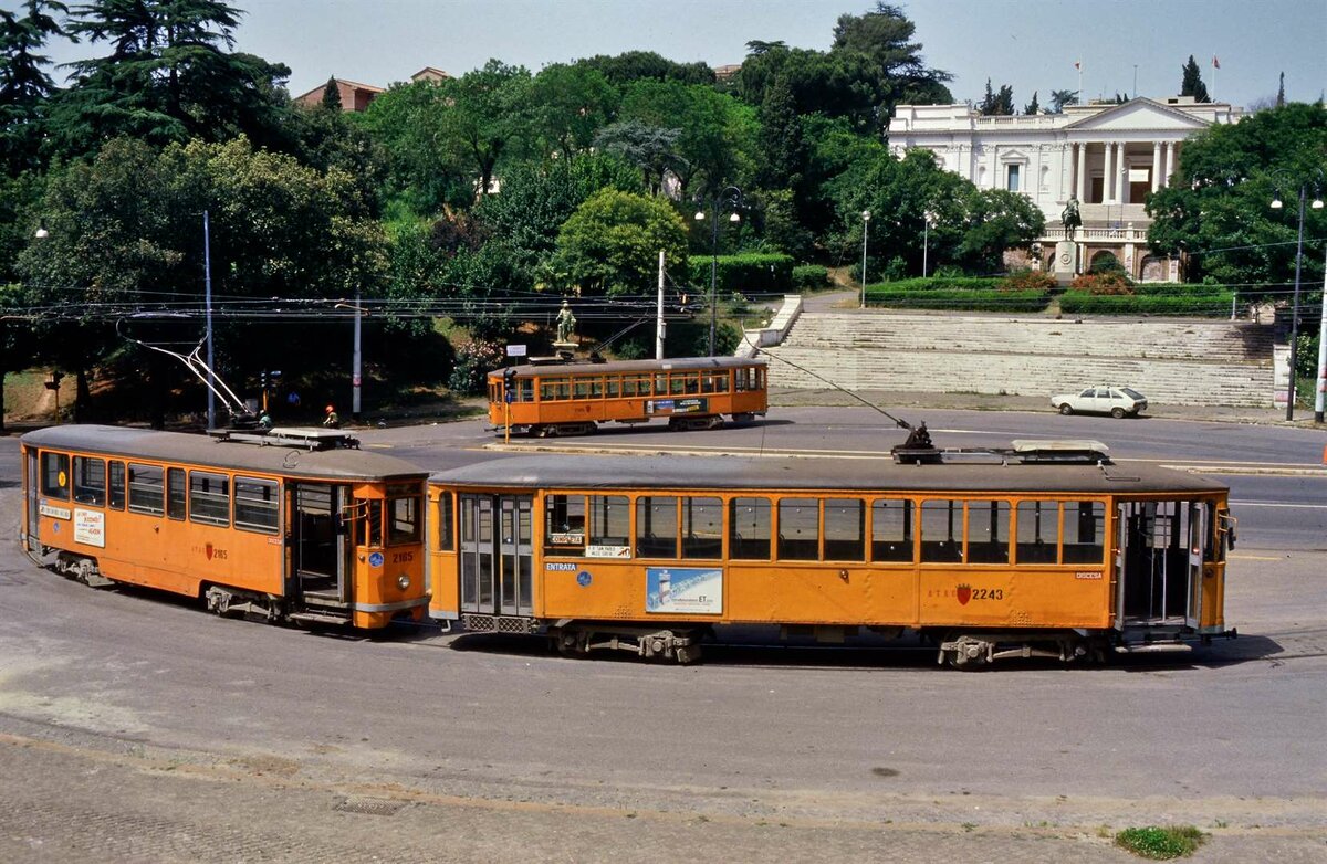 Die berühmte Schleife der Straßenbahn Rom vor der Nationalgalerie. 
Datum: 13.06.1987