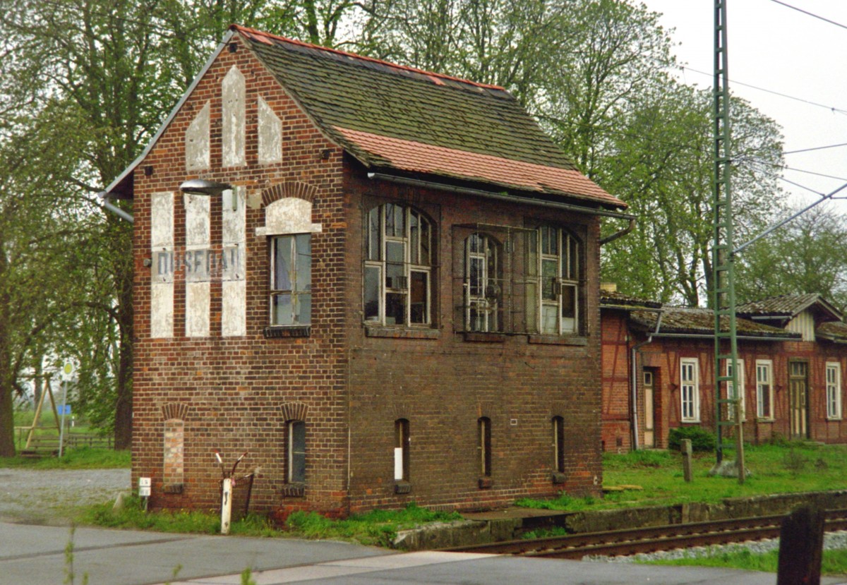 Die Blockstelle Dsedau (KBS 305 Wittenberge–Stendal) am 20.04.2002, ersatzlos aufgehoben am 16.09.2004, anschlieend abgerissen