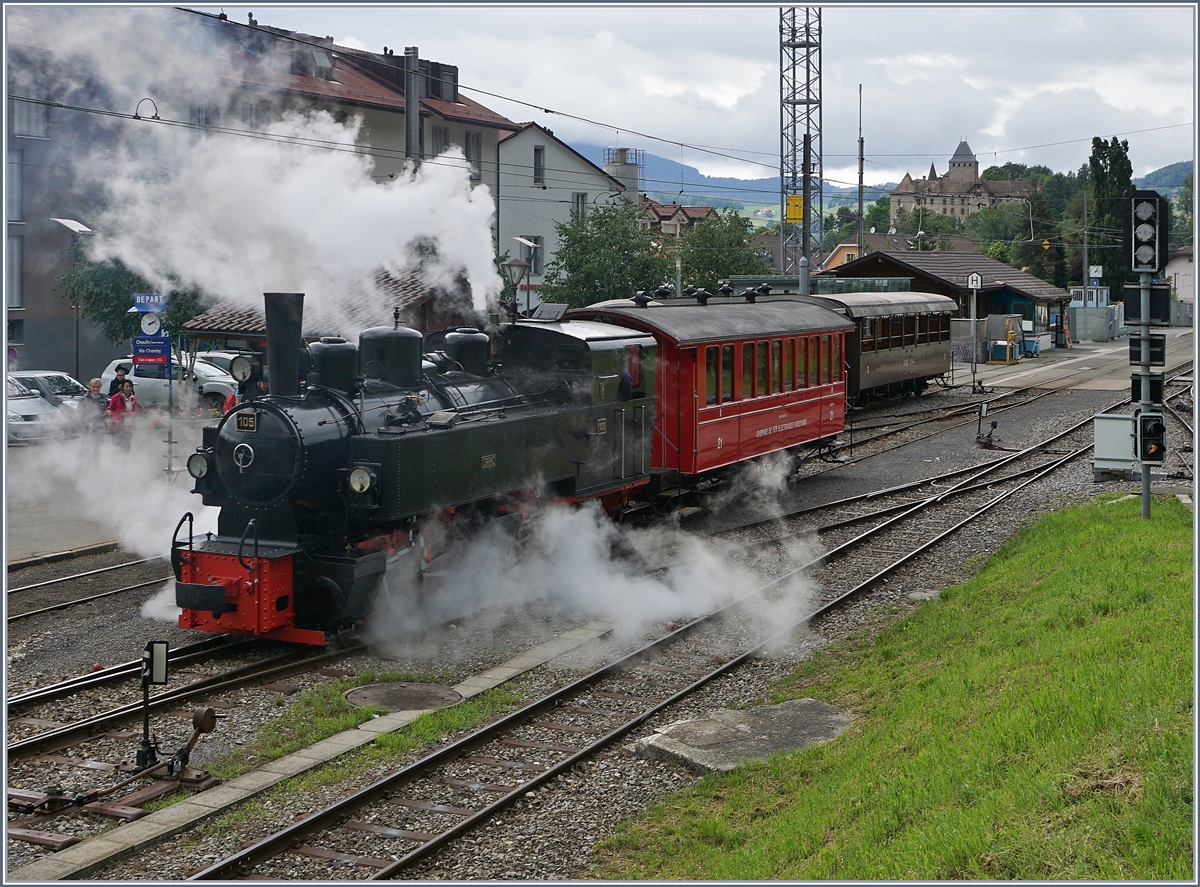 Die Blonay-Chamby G 2x 2/2 105 rangiert in Blonay den CEV C 21.

13. Juni 2020