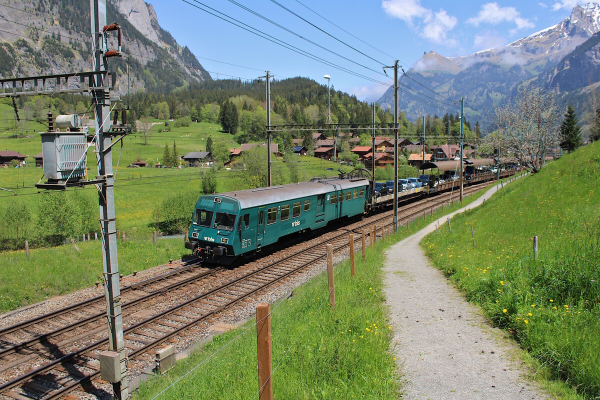 Die bls Autoverlad verlässt Kandersteg zur Fahrt nach Goppenstein. (26.05.2023)