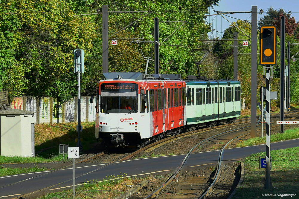 Die Bonner ZE 7752 und Bonner B-Wagen 9356 kurz vor der Haltestelle Adelheidisstraße am 06.10.2018.