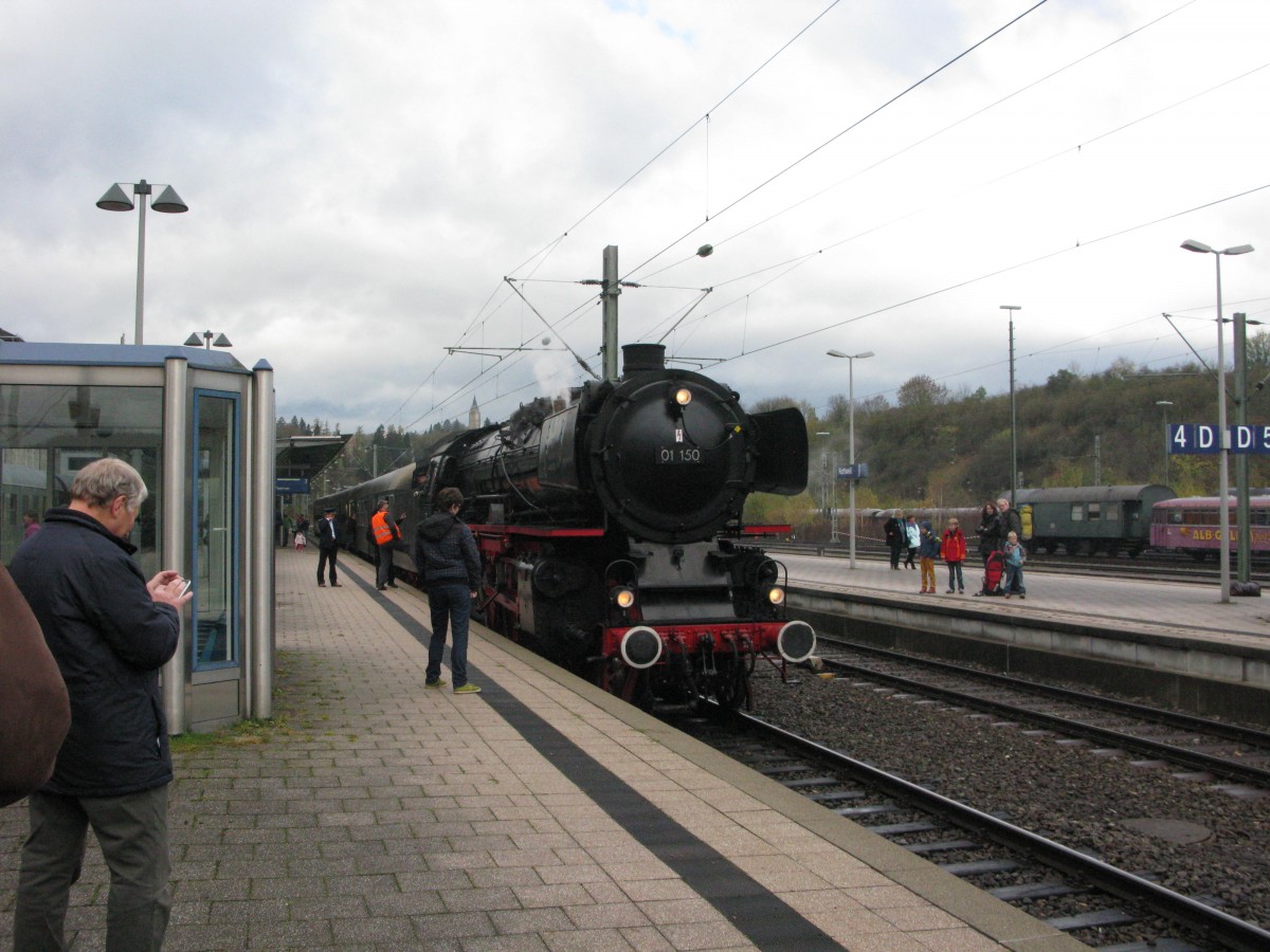 Die BR 01 150 kurz vor ihrewr Abfahrt nach Spaichingen in Rottweil am 2.11.