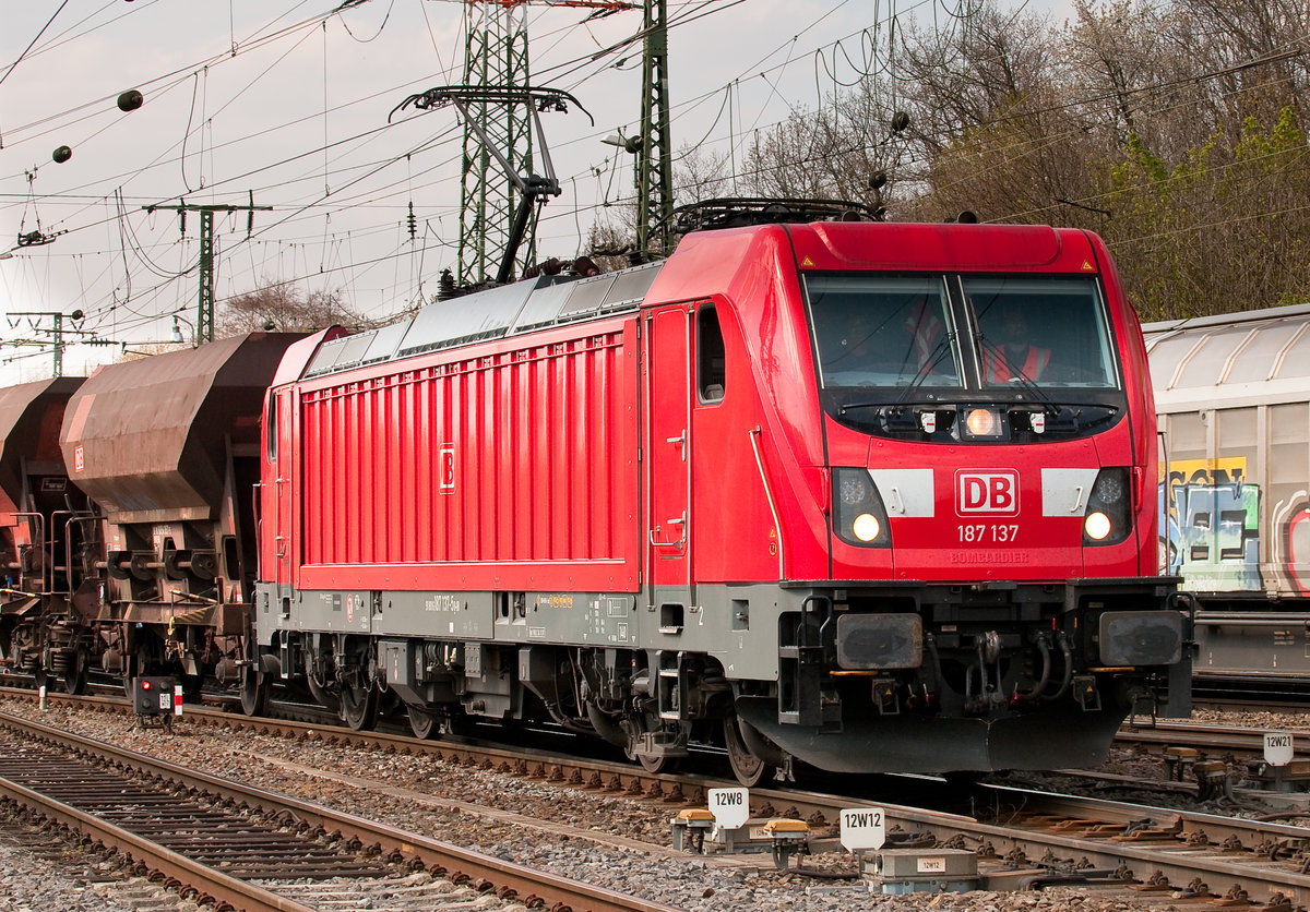 Die BR 187-137 aufgenommen in Porz Gremberghoven.