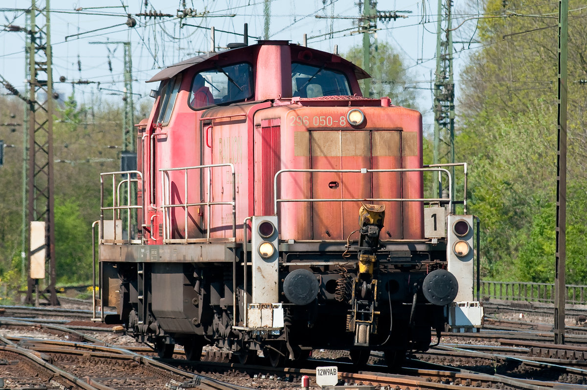 Die BR 294 bein Rangieren in Porz-Gremberghoven. Aufgenommen am 19.4.2019.