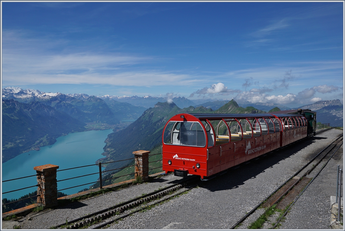 Die BRB Gipfelstation Brienzer Rothorn mit einer phantastischen Sicht über die Alpen.
7. Juli 2016 