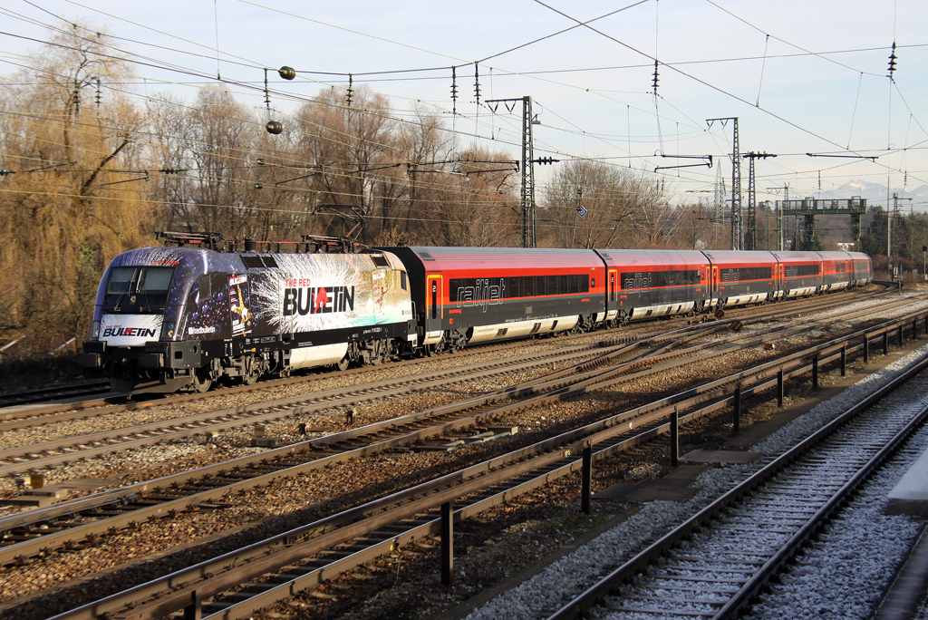 Die Bulletin 1116 222 mit Railjet von Wie West nach Frankfurt in Rosenheim am 04.12.2013