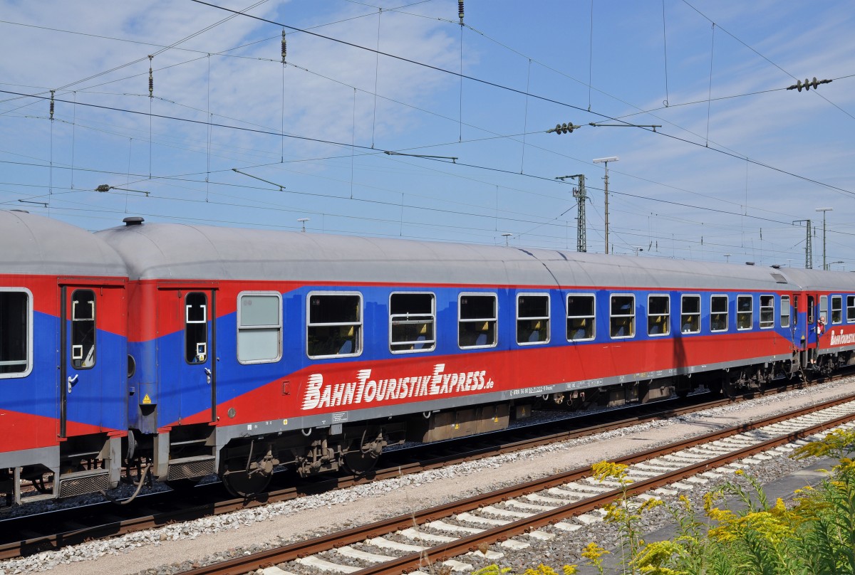 Die Ce 6/8 III 14305 «Krokodil» fährt an das große Jubiläum «100 Jahre elektrische Züge» in Gävle/Schweden. Der Personenwagen 56 80 50 - 71 222-9 ist auch im Zug eingereiht. Die Aufnahme stammt vom 31.08.2015.