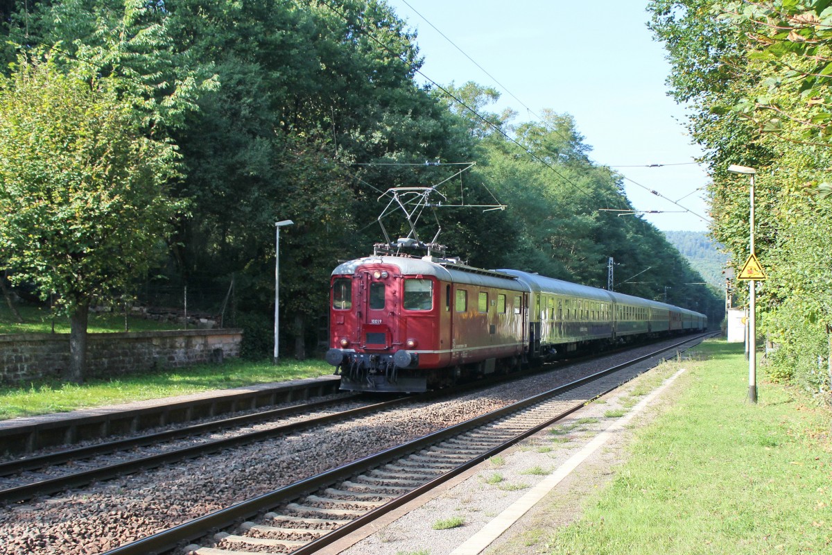 Die Centralbahn 10019 zog am 27.09.2013 den Sonderzug  Eurostrand  nach Leiwen. Die 10019 ( ex SBB Re 4/4 I Lok Baujahr 1964) ist schon seit lngerem in Deutschland zugelassen und ist fast jedes Wochenende hier in Hetzerath zu sehen, oft mit der Dunkelblaue Re 4/4 I 10008