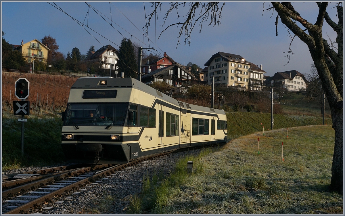 Die CEV MVR GTW Be 2/6 7001 - 7004 haben zusammen 1 000 000 Kilometer zurückgelegt. Hier erreicht der CEV MVR Be 2/8 7001 den Bahnhof St-Légier Gare. Die bunte Holzpflöckchen deuten an, dass im Bahnhof Umbauarbeiten anstehen.
14. Dez. 201