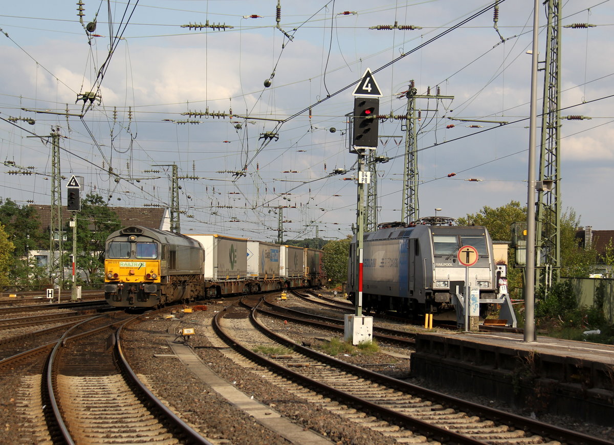 Die Class 66 266 035-5 von Railtraxx kommt mit einem Containerzug aus Köln-Eifeltor(D) nach Genk-Haven(B) und kommt aus Köln-Süd,Köln-West,Köln-Ehrenfeld,Kerpen,Horrem,Buir,Merzenich,Düren,Langerwehe,Eschweiler-Hbf,Stolberg-Hbf(Rheinland)Aachen-Eilendorf,Aachen-Rothe-Erde und fährt durch Aachen-Hbf in Richtung Aachen-Schanz,Aachen-West. 
Aufgenommen vom Bahnsteig 6 vom Aachen-Hbf.
Bei Sonne und Wolken am Nachmittag vom 30.8.2018.