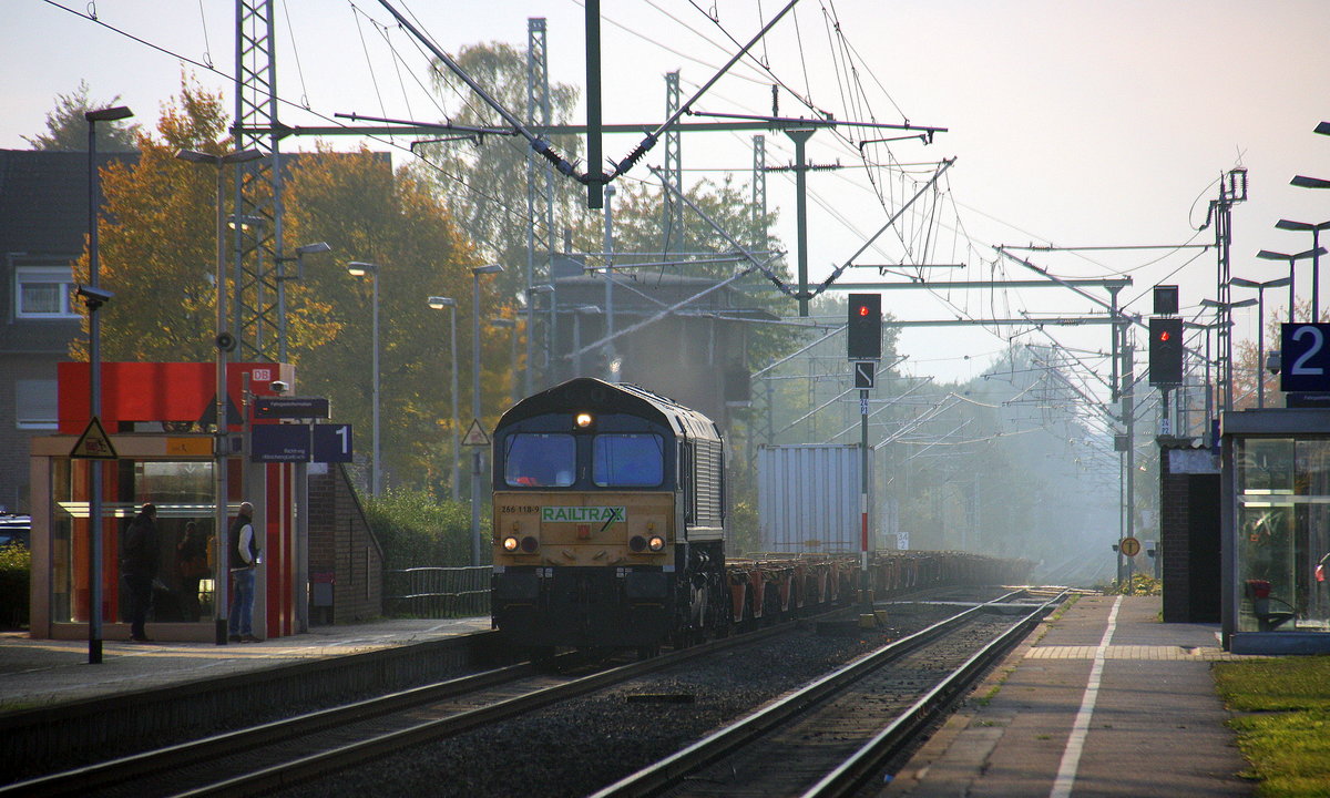 Die Class 66 266 118-9 von Railtraxx kommt als umleiter aus Richtung Aachen-West,Laurensberg,Richterich,Kohlschid durch Herzogenrath,Übach-Palenberg,Zweibrüggen,Frelenberg,Geilenkirchen,Süggerrath und fährt Lindern mit einem Güterzug aus Zeebrugge-Ramskapelle(B) nach Duisburg-Rheinhausen(D) in Richtung Brachelen,Hückelhoven-Baal,Baal,Erkelenz,Herrath,Beckrath,Wickrath,Rheydt,Mönchengladbach. 
Aufgenommen vom Bahnsteig 2 in Lindern.
Bei schönem Herbstwetter am Nachmittag vom 22.10.2016. 