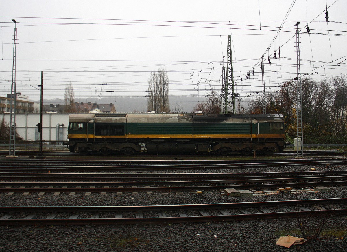 Die Class 66 29002 von Crossrail rangiert in Aachen-West.
Aufgenommen vom Bahnsteig in Aachen-West. 
Bei Regenwetter am Nachmittag vom 1.12.2015.