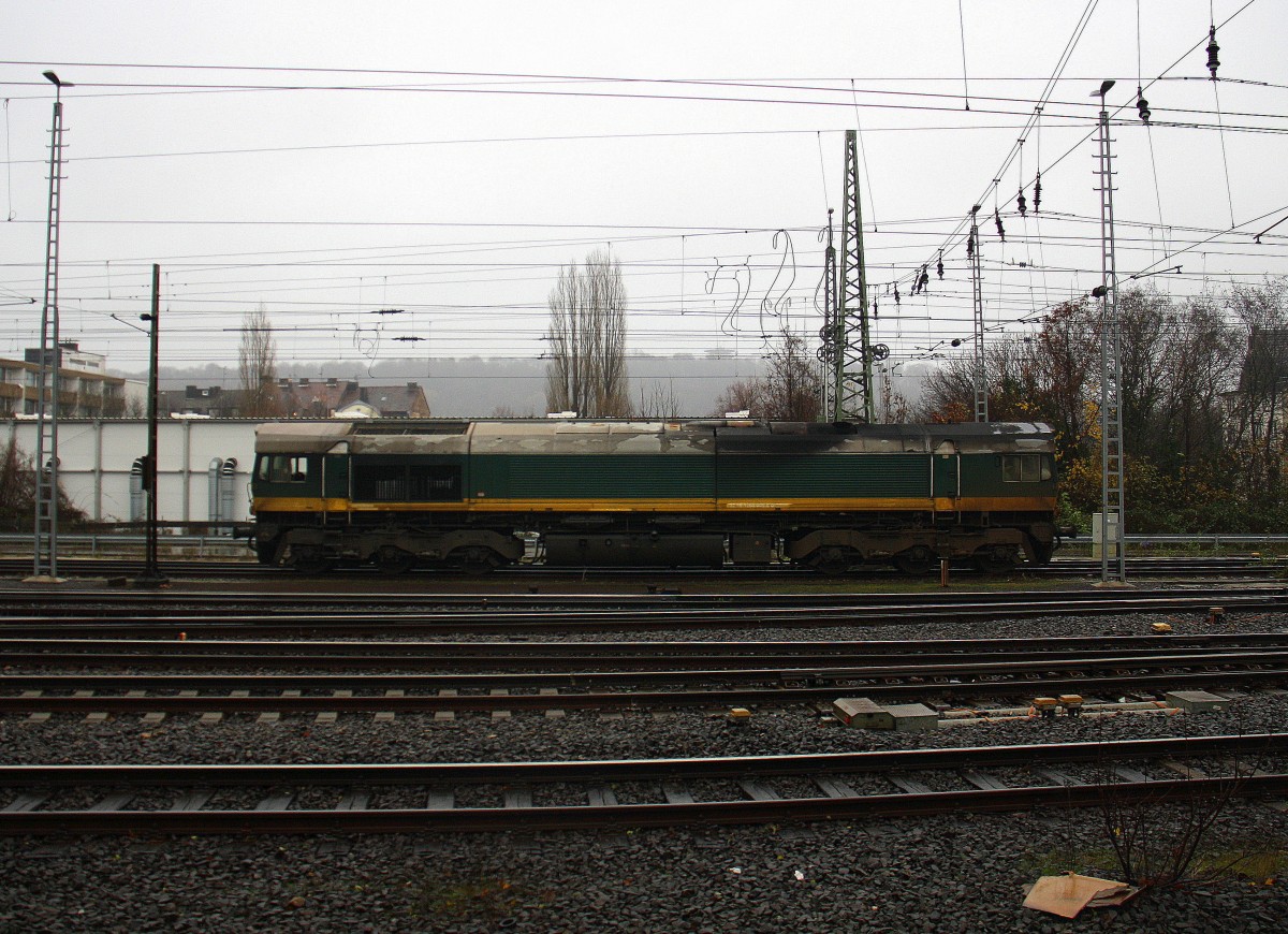Die Class 66 29002 von Crossrail rangiert in Aachen-West.
Aufgenommen vom Bahnsteig in Aachen-West. 
Bei Regenwetter am Nachmittag vom 1.12.2015.