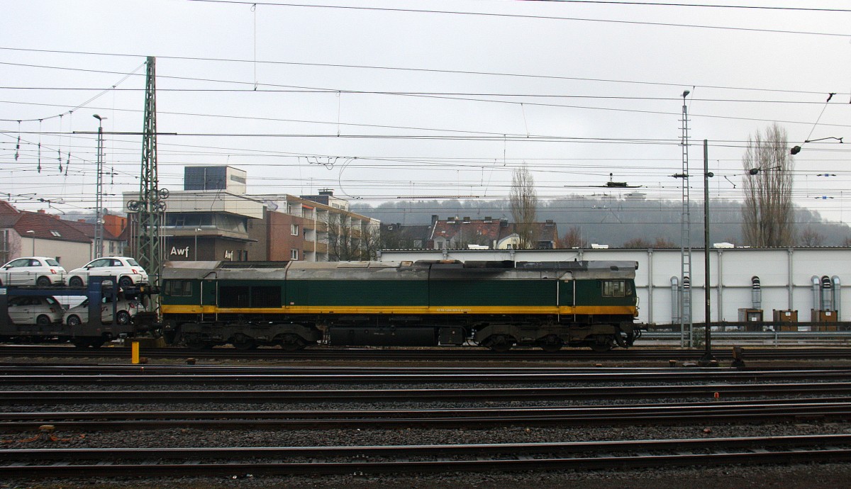 Die Class 66 29002 von Crossrail fährt mit viel Dieselpower mit einem sehr langen Fiat-Autozug Tychy(PL) nach Antwerpen(B) bei der Ausfahrt aus Aachen-West und fährt in Richtung Montzen/Belgien. 
Aufgenommen vom Bahnsteig in Aachen-West.
Bei Sonne und Schneeschauerwolken am Kalten Morgen vom 7.3.2016. 