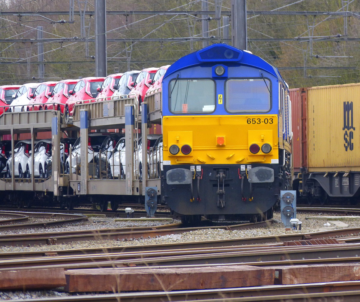 Die Class 66 653-03 von HSL  steht in Montzen-Gare(B) mit einem langen Autozug.
Aufgenommen in Montzen-Gare(B). 
Bei wolken am Nachmittag vom 4.3.2018. 