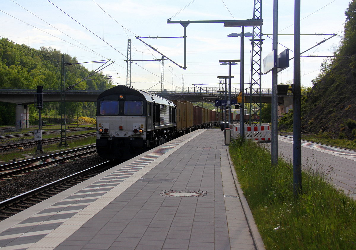 Die Class 66 653-04 fährt für Crossrail kommt mit einem MSC-Containerzug aus Antwerpen-Krommenhoek(B) nach Germersheim(D) und kommt aus Richtung Aachen-West,Aachen-Schanz,Aachen-Hbf,Aachen-Rothe-Erde,Eilendorf und fährt durch Stolberg-Hbf(Rheinland) in Richtung Eschweiler-Hbf,Langerwehe,Düren,Merzenich,Buir,Horrem,Kerpen-Köln-Ehrenfeld,Köln-West,Köln-Süd. 
Aufgenommen vom Bahnsteig 1 von Stolberg-Rheinland-Hbf. 
Bei schönem Frühlingswetter am Nachmittag vom 14.5.2019.