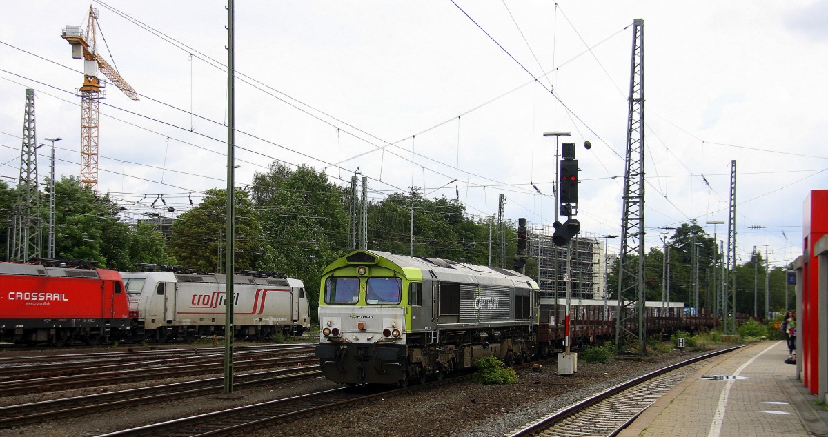 Die Class 66 6603 von Captrain kommt als Umleiter aus Richtung Köln,Aachen-Hbf,Aachen-Schanz mit einem  Aluminiumleerzug aus Nievenheim bei Dormagen nach Kinkempois(B)Dunkerque(F) und fährt in Aachen-West ein.
Aufgenommen vom Bahnsteig in Aachen-West bei Sonne und Wolken am 16.8.2014.