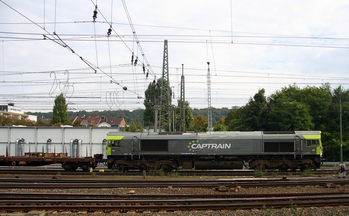 Die Class 66 6603 von Captrain fährt mit einem Aluminiumleerzug aus Nievenheim bei Dormagen nach Kinkempois(B)Dunkerque(F) bei Ausfahrt aus Aachen-West und fährt in Richtung Montzen/Belgien. Aufgenommen vom Bahnsteig in Aachen-West bei Sonne und Wolken am Mittag vom 20.9.2014.