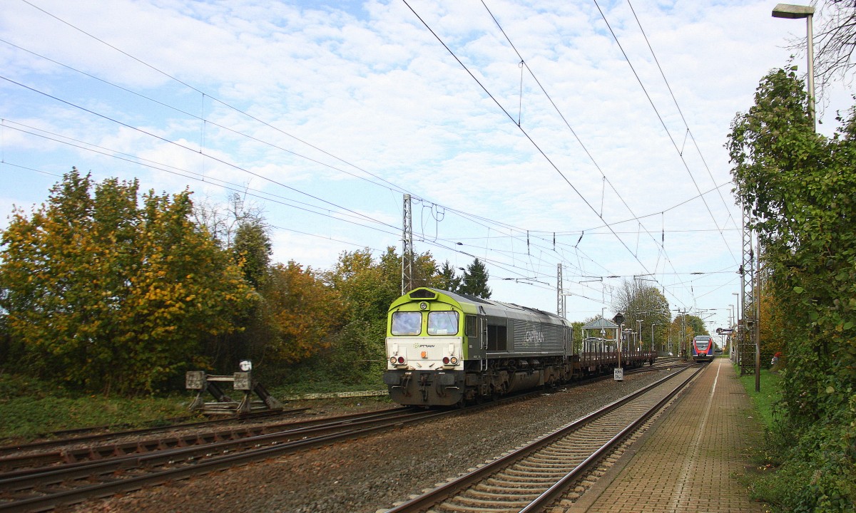 Die Class 66 6603 von Captrain kommt die Kohlscheider-Rampe mit einem Kurzen  Aluminiumleerzug aus Nievenheim bei Dormagen nach Kinkempois(B)Dunkerque(F) aus Richtung Herzogenrath und fährt durch Kohlscheid und fährt in Richtung Richterich,Laurensberg,Aachen-West.
Bei schönem Novemberwetter am Mittag vom 1.11.2014. 