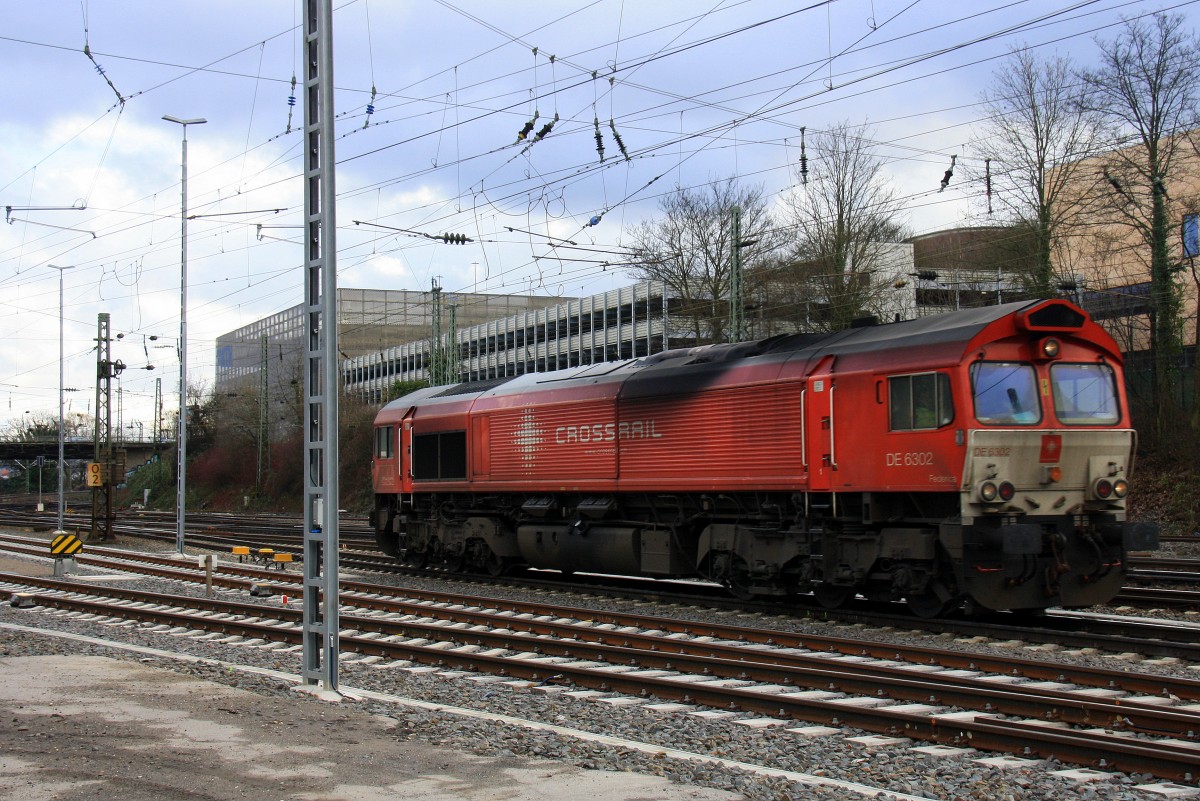 Die Class 66 DE6302  Federica  von Crossrail kommt als Lokzug aus Montzen(B) und fährt in Aachen-West ein bei Sonnenschein und Regenwolken am Nachmittag vom 16.2.2014.
