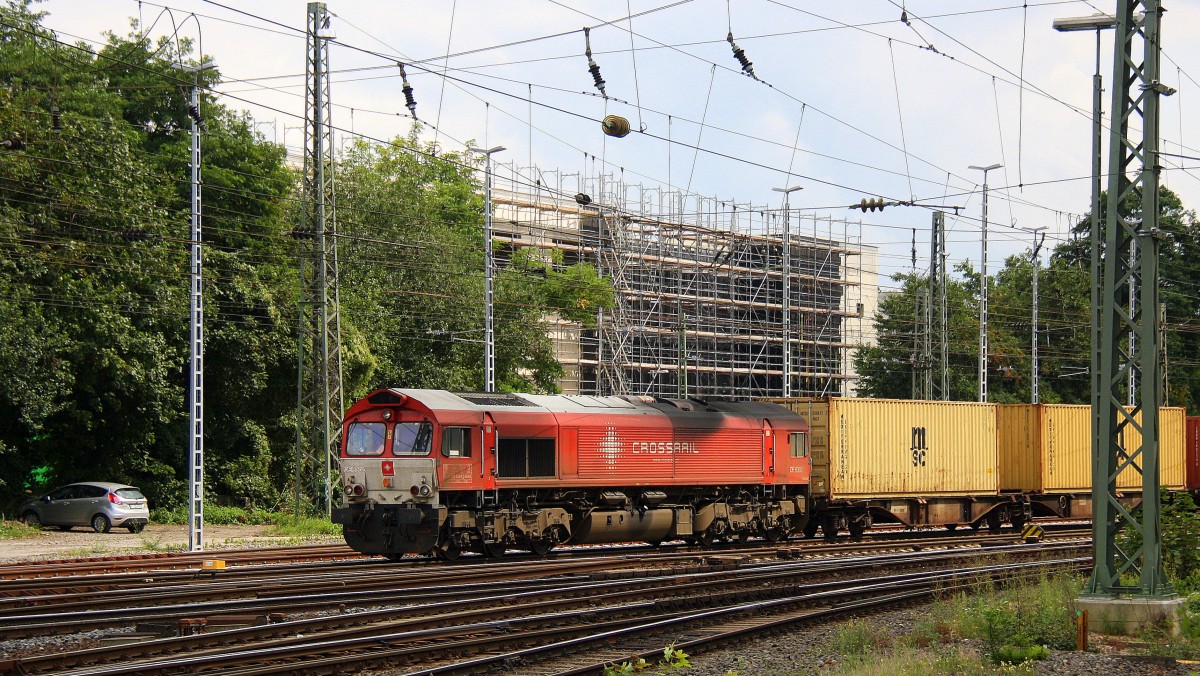 Die Class 66 DE6302  Federica  von Crossrail kommt mit einem sehr langen MSC-Containerzug aus Antwerpen-Berendrecht(B) nach Weil Am Rhein(D)  und fährt in Aachen-West ein.
Aufgenommen vom Bahnsteig in Aachen-West bei schönem  Sonnenschien am Mittag vom 5.8.2014.