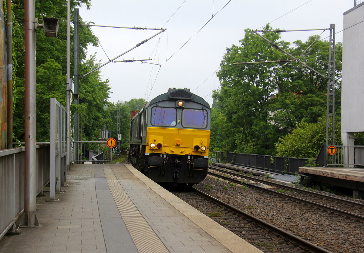 Die Class 66 DE6306 von Crossrail kommt aus Richtung Aachen-West mit einem langen MSC-Containerzug aus Antwerpen-Krommenhoek(B) nach Germersheim(D) und fährt durch Aachen-Schanz in Richtung Aachen-Hbf,Aachen-Rothe-Erde,Stolberg-Hbf(Rheinland)Eschweiler-Hbf,Langerwehe,Düren,Merzenich,Buir,Horrem,Kerpen-Köln-Ehrenfeld,Köln-West,Köln-Süd. Aufgenommen vom Bahnsteig von Aachen-Schanz. 
Bei Wolken am Nachmittag vom 20.5.2019.