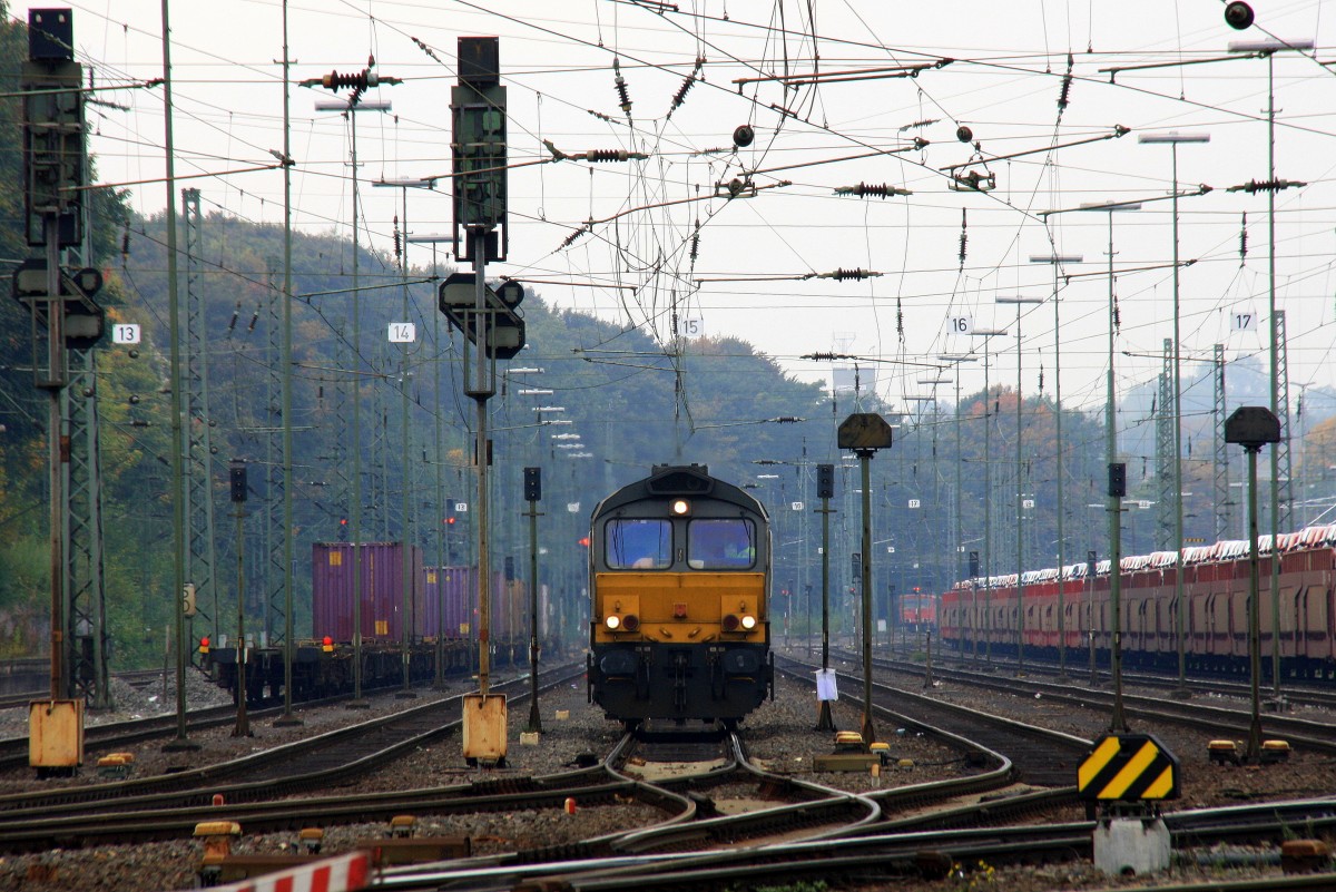 Die Class 66 DE6306 von DLC Railways fhrt als Lokzug aus Aachen-West nach Montzen(B) bei der Ausfahrt von Aachen-West und fhrt in Richtung Belgien bei Sonne und Wolken am 12.10.2013.