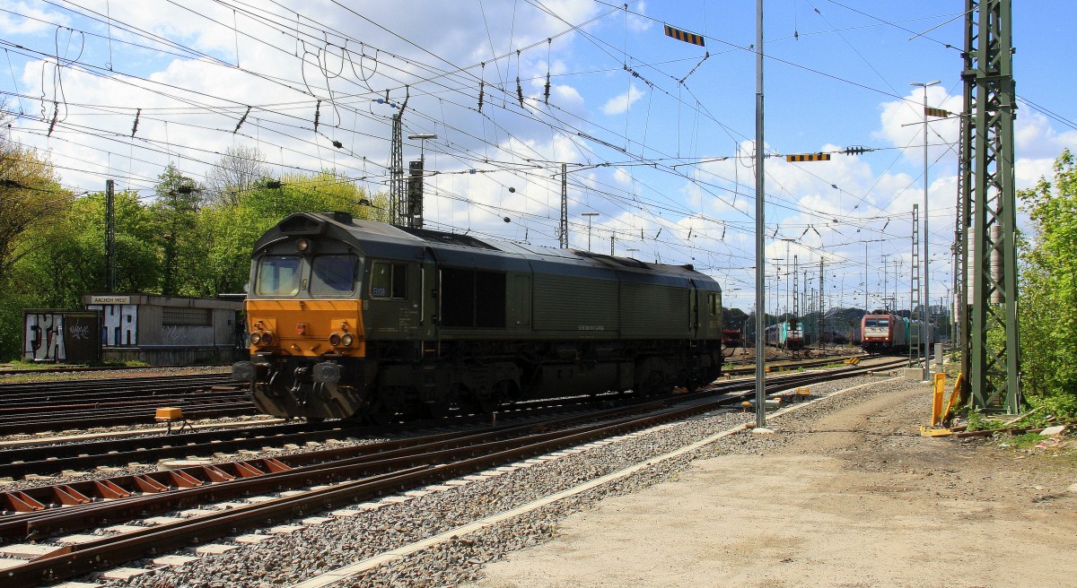 Die Class 66 DE6306 von DLC Railways rangiert in Aachen-West und auf dem Nachbargleis steht eine 185 599-8 von Crossrail mit Licht an und dahinter steht ein E186 126 auch von Crossrail und dahinter stehen 185er von Crossrail auf dem Abstellgleis in Aachen-West bei Sonne und Wolken am Nachmittag vom 18.4.2014.