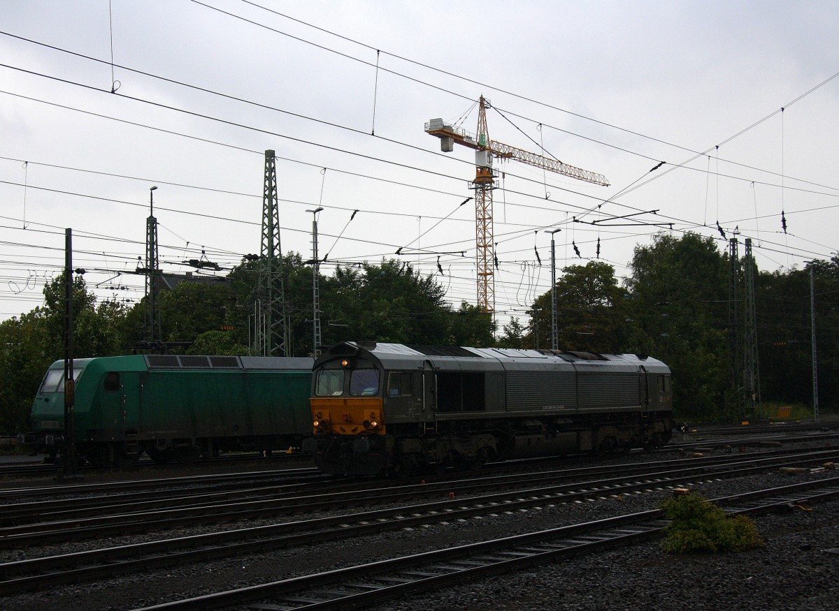 Die Class 66 DE6306 von DLC Railways rangiert in Aachen-West. 
Aufgenommen vom Bahnsteig in Aachen-West am 22.8.2014.