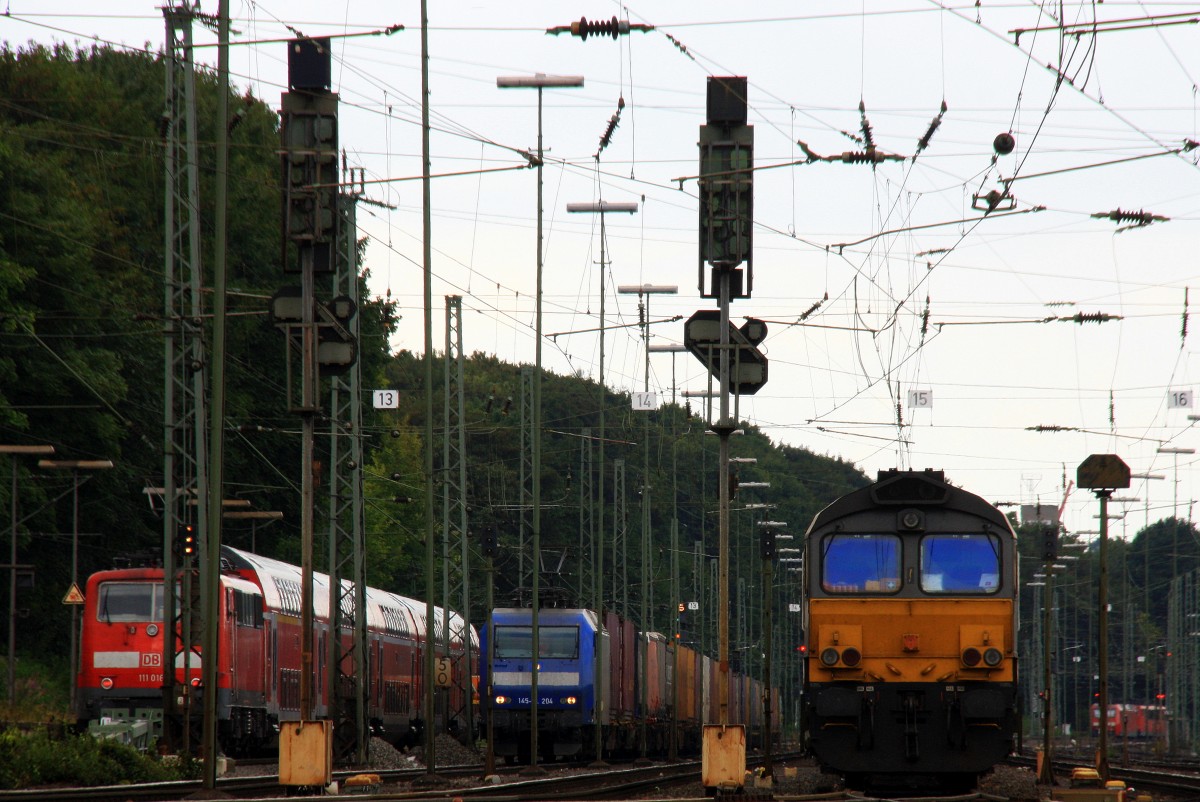 Die Class 66 DE6307 von DLC Railways steht in Aachen-West und wartet auf die Abfahrt nach Antwerpen-Berendrecht(B) mit einem sehr langen MSC-Containerzug und im Hintergrund steht die 145 CL-204 von Crossrail mit einem langen Containerzug aus Zeebrugge(B) nach Gallarate(I) und wartet auf die Abfahrt nach Aachen-Hbf,K�ln bei Sonne und Wolken am 31.8.2013.