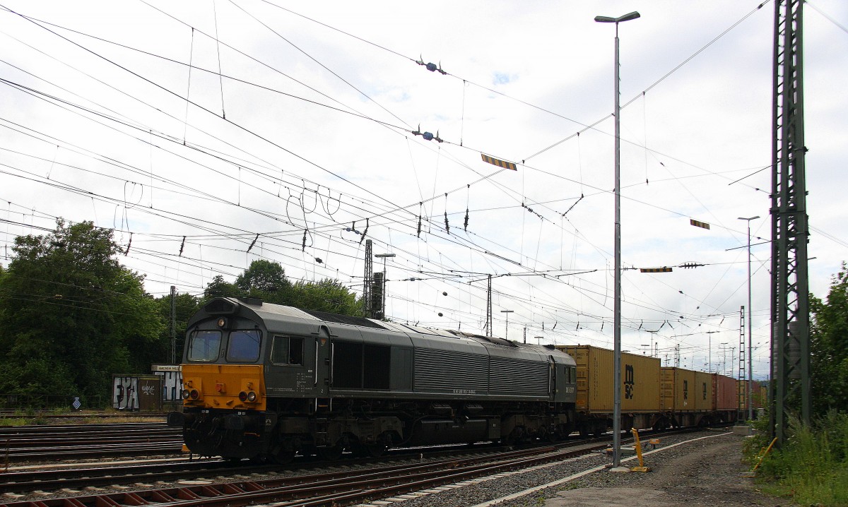 Die Class 66 DE6307 von DLC Railways fährt mit einem langen MSC-Containerzug aus Weil Am Rhein(D) nach Antwerpen-Berendrecht(B) am Ende ist eine 186 132 von Crossrail fährt als Schubhilfe und schiebt von Aachen-West bis zum Gemmenicher-Tunnel. 
Bei Sonne und Regenwolken am Nachmittag vom 5.7.2014.