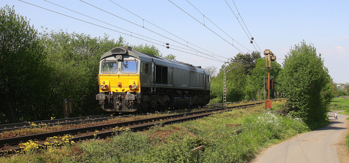 Die Class 66 DE6307 von DLC Railways kommt als Lokzug von Aachen-West nach Montzen(B) und fährt die Gemmenicher-Rampe hoch. 
Aufgenommen an der Montzenroute am Gemmenicher-Weg.
Bei Sommerwetter am Nachmittag vom 12.5.2016.