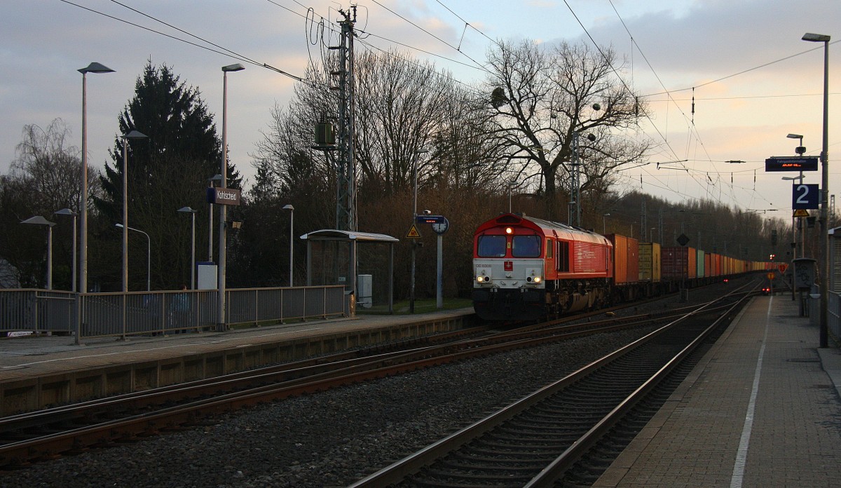 Die Class 66 DE6308  Anja  von Crossrail kommt als Umleiter aus Richtung Aachen-West mit einem sehr langen MSC-Containerzug aus Antwerpen-Berendrecht(B) nach Neuss-Gbf(D) und fährt durch Kohlscheid in Richtung Herzogenrath.
In der Abendsonne und Wolken am Abend vom 13.3.2015.