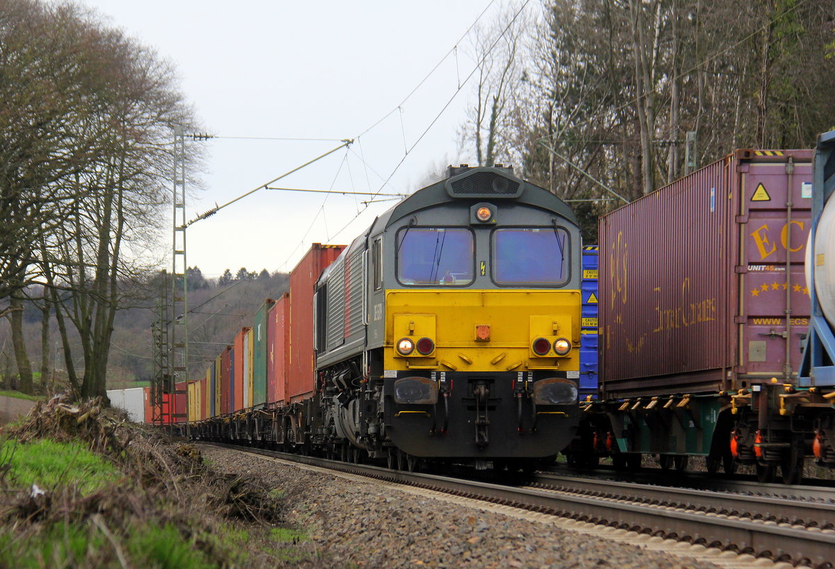 Die Class 66 DE6309 von Crossrail kommt die Gemmenicher-Rampe herunter nach Aachen-West mit einem MSC-Containerzug aus Antwerpen-Krommenhoek(B) nach Germersheim(D). Aufgenommen an der Montzenroute am Gemmenicher-Weg. 
Bei Sonne und Regenwolken am Vormittag vom 6.3.2019.
