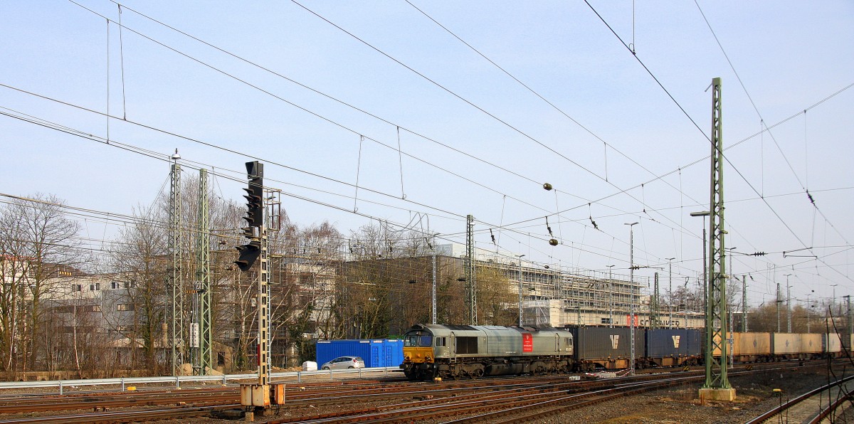 Die Class 66 DE6309 von DLC Railways kommt mit einem langen Continerzug von Mainz nach Genk(B) und fährt in Aachen-West ein.
Aufgenommen vom Bahnsteig in Aachen-West bei schönem Frühlingswetter am Nachmittag vom 18.3.2015.