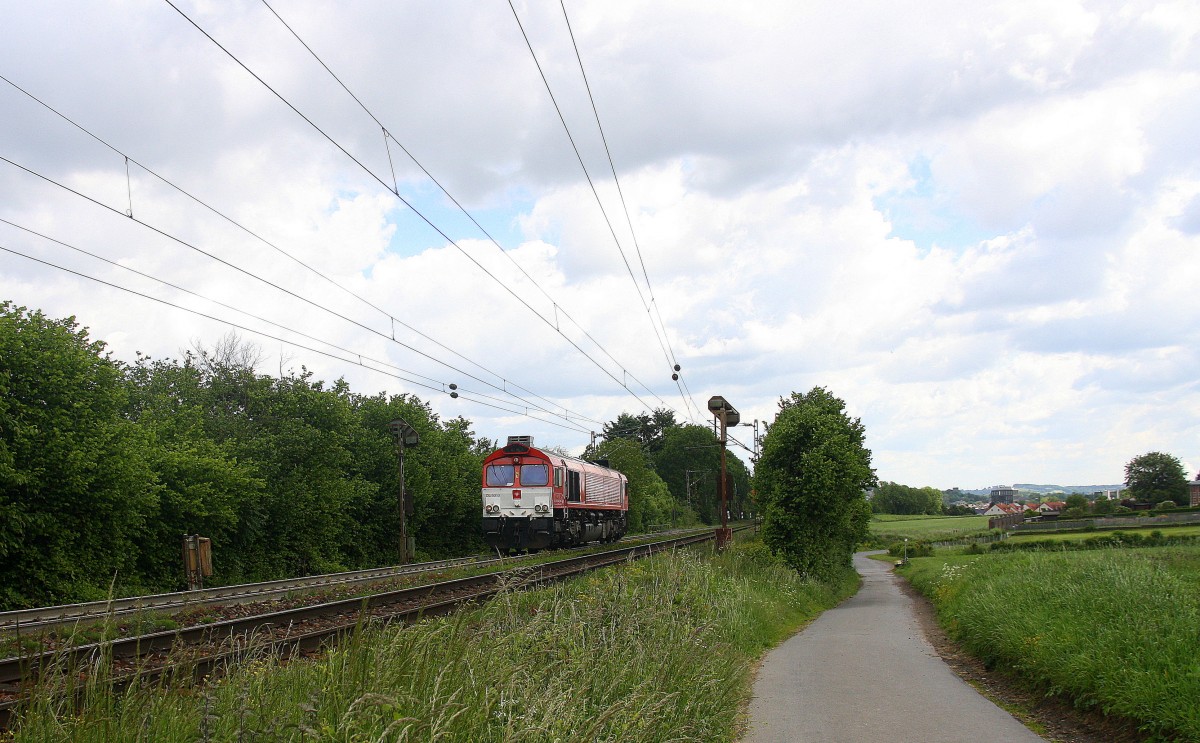 Die Class 66  DE6310  Griet  von Crossrail  kommt als Lokzug von Aachen-West nach Montzen(B) und fährt die Gemmenicher-Rampe hoch. Aufgenommen an der Montzenroute am Gemmenicher-Weg.
Bei Sonne und Wolken am 30.5.2015.