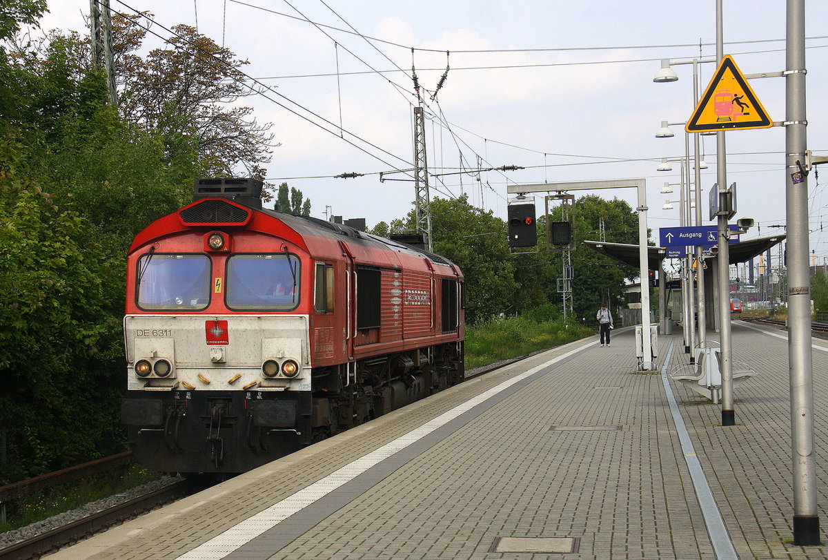 Die Class 66 DE6311  Hanna  von Crossrail kommt als Lokzug aus Köln nach Aachen-West und kommt aus Richtung Köln-Süd,Köln-Ehrenfeld,Kerpen,Horrem,Buir,Merzenich,Düren,Langerwehe,Eschweiler-Hbf,Stolberg-Hbf(Rheinland)Aachen-Eilendorf und fährt durch Aachen-Rothe-Erde in Richtung Aachen-Hbf,Aachen-Schanz,Aachen-West.
Aufgenommen vom Bahnsteig 1 in Aachen-Rothe-Erde. 
Bei Sommerwetter am Nachmittag vom 26.8.2017.