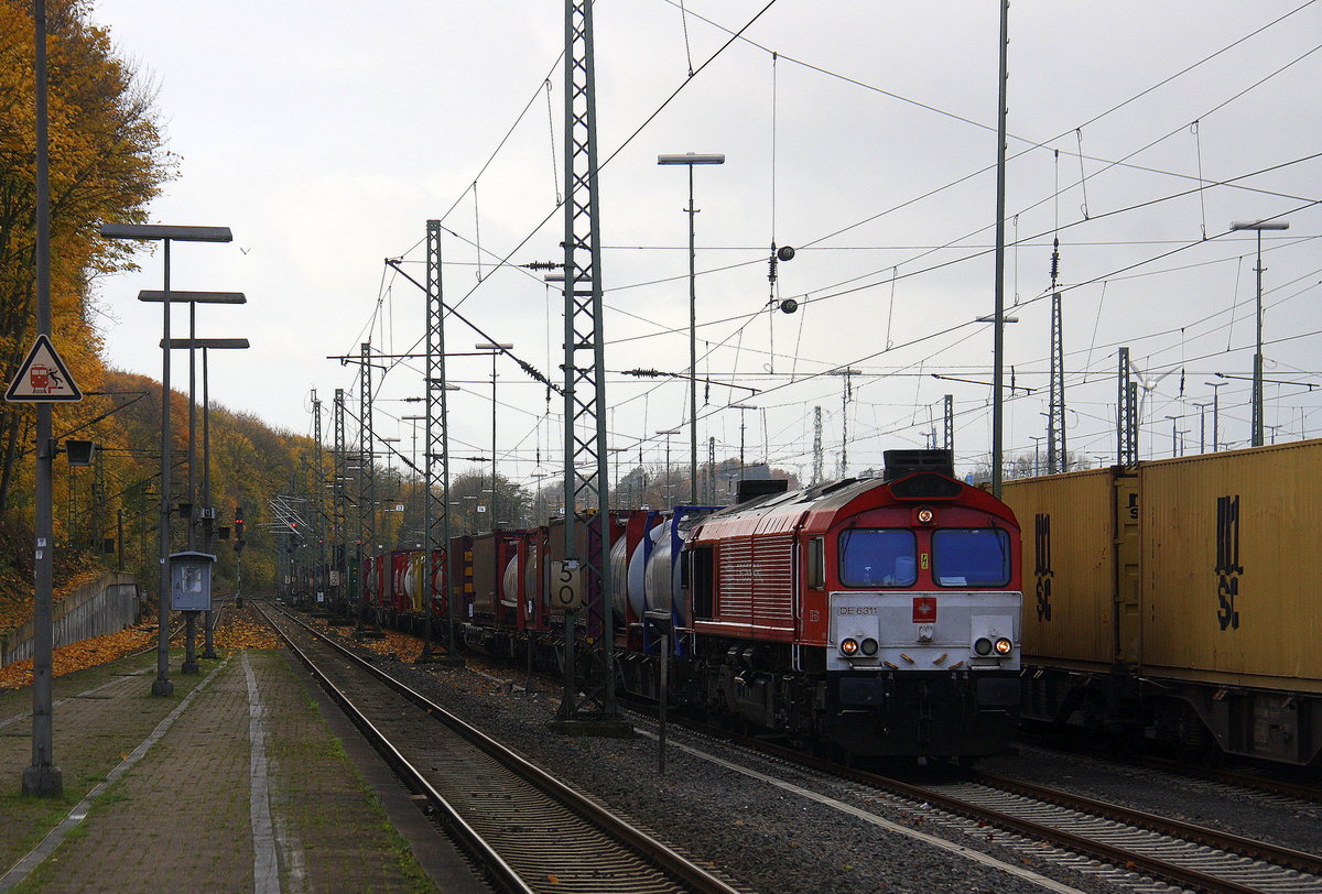 Die Class 66 DE6311  Hanna  von Crossrail steht in Aachen-West mit einem Containerzug aus 	Ludwigshafen(D) nach Zeebrugge-Ramskapelle(B) und  wartet auf die Abfahrt nach Belgien.
Aufgenommen vom Bahnsteig in Aachen-West.
Bei Sonnenschein am Kalten Mittag vom 19.11.2017.